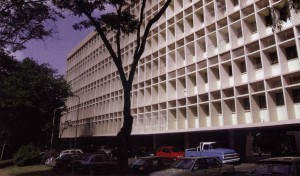 Foto antiga do bloco C da 107 Sul mostra vãos abertos. Crédito: Arquivo Público do Distrito Federal / Divulgação