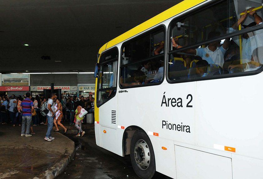 CLDF aprova projeto que amplia desembarque fora do ponto de ônibus