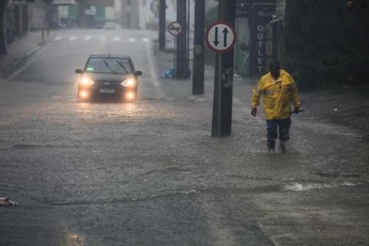 Forma O De Ciclone Traz Risco De Chuva Raios E Granizo Para Sc