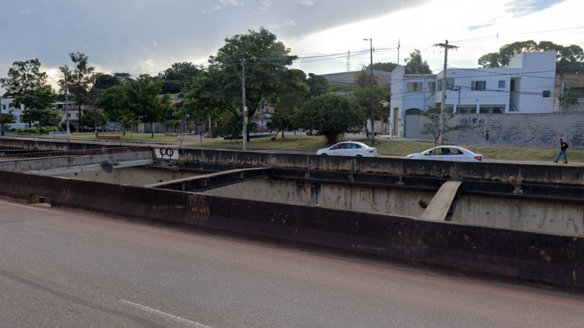 Mulher Morre Ap S Tentar Atravessar Viga Por Cima De Ribeir O Em Bh