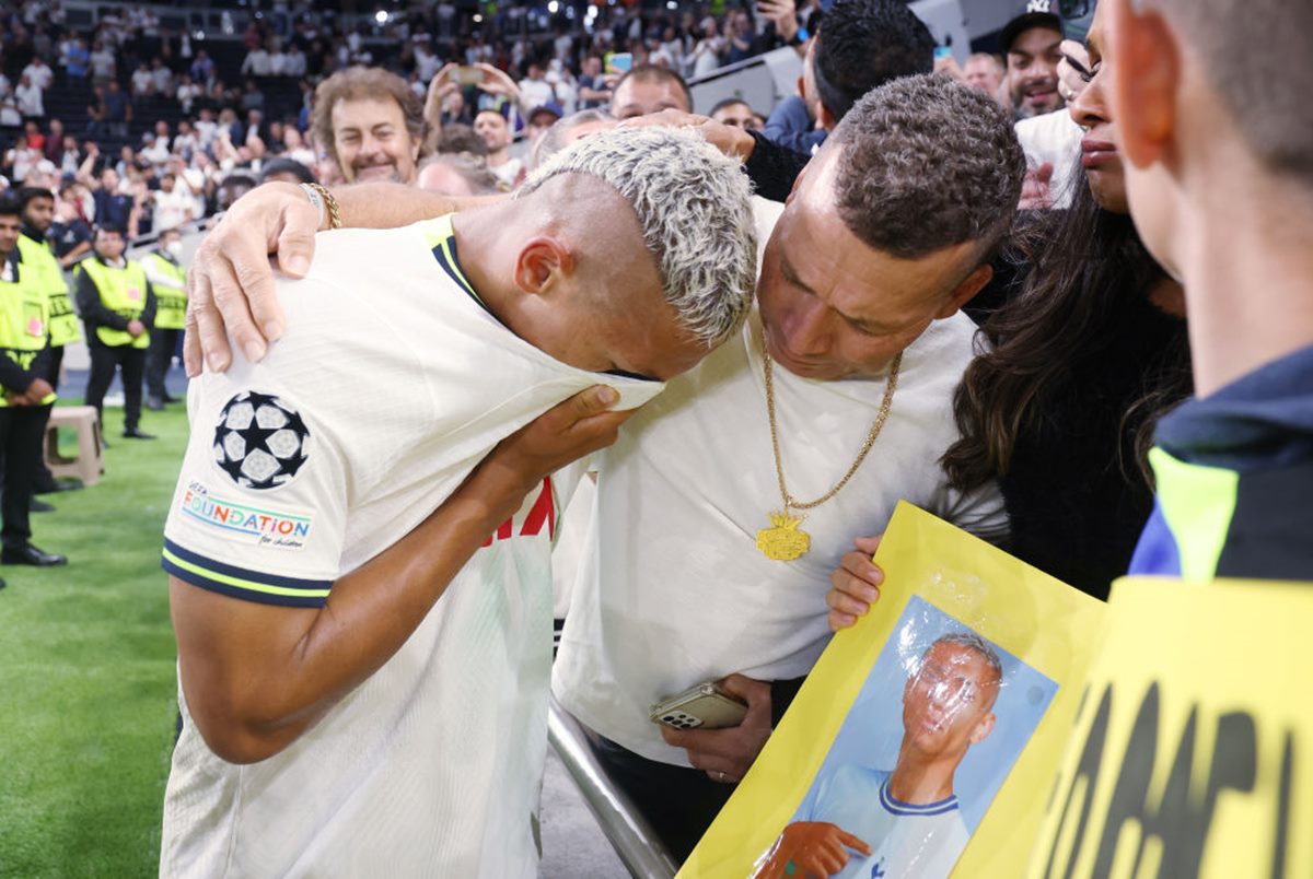 Richarlison Se Emociona Ap S Marcar Dois Gols Em Estreia Na Champions