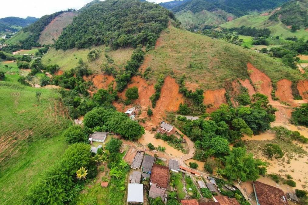 Queda De Encosta Mata Mulher Deixa Feridos E Desaparecidos Em MG