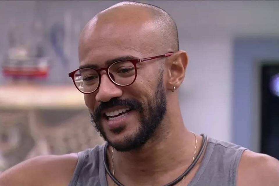 Bbb Ricardo Alface Bate O Martelo E Define Indica O Ao Pared O