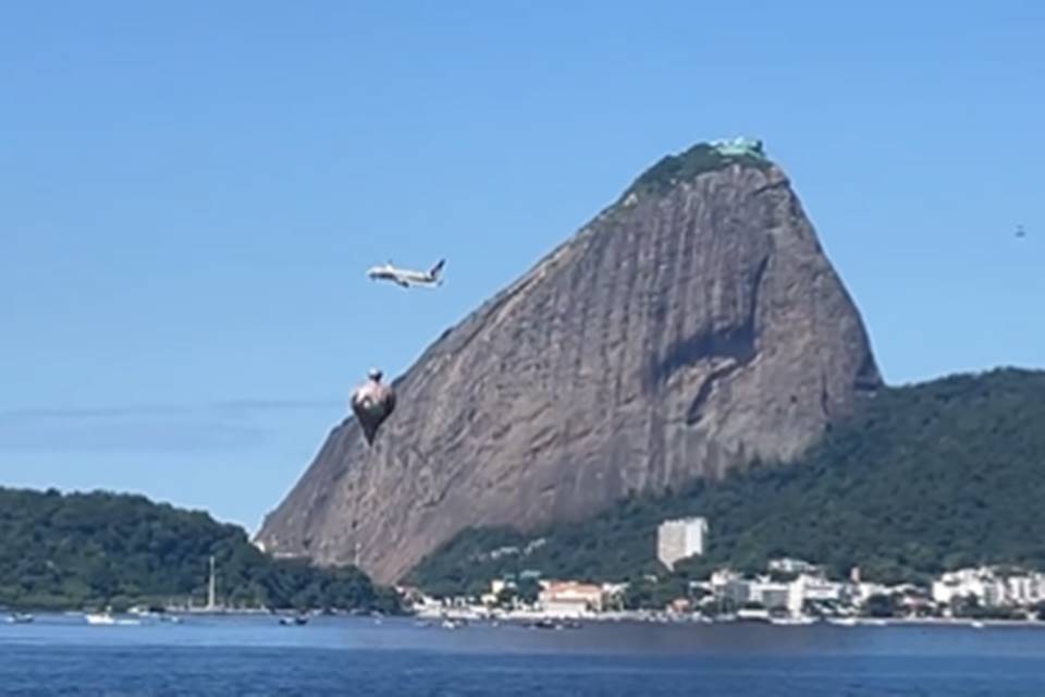 Bal O Entra Na Rota De Voo Do Aeroporto Santos Dumont No Rj Metr Poles