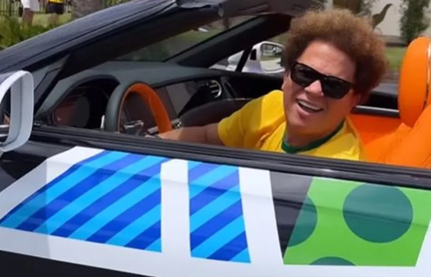 Vídeo Romero Britto é flagrado tentando evitar reboque de carro de