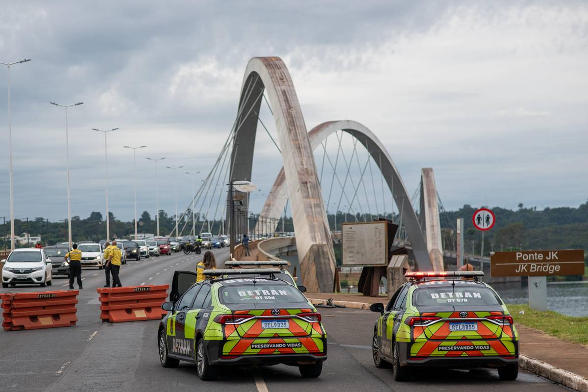 Ap S Bloqueio Tr Nsito Na Ponte Jk Liberado Nos Dois Sentidos