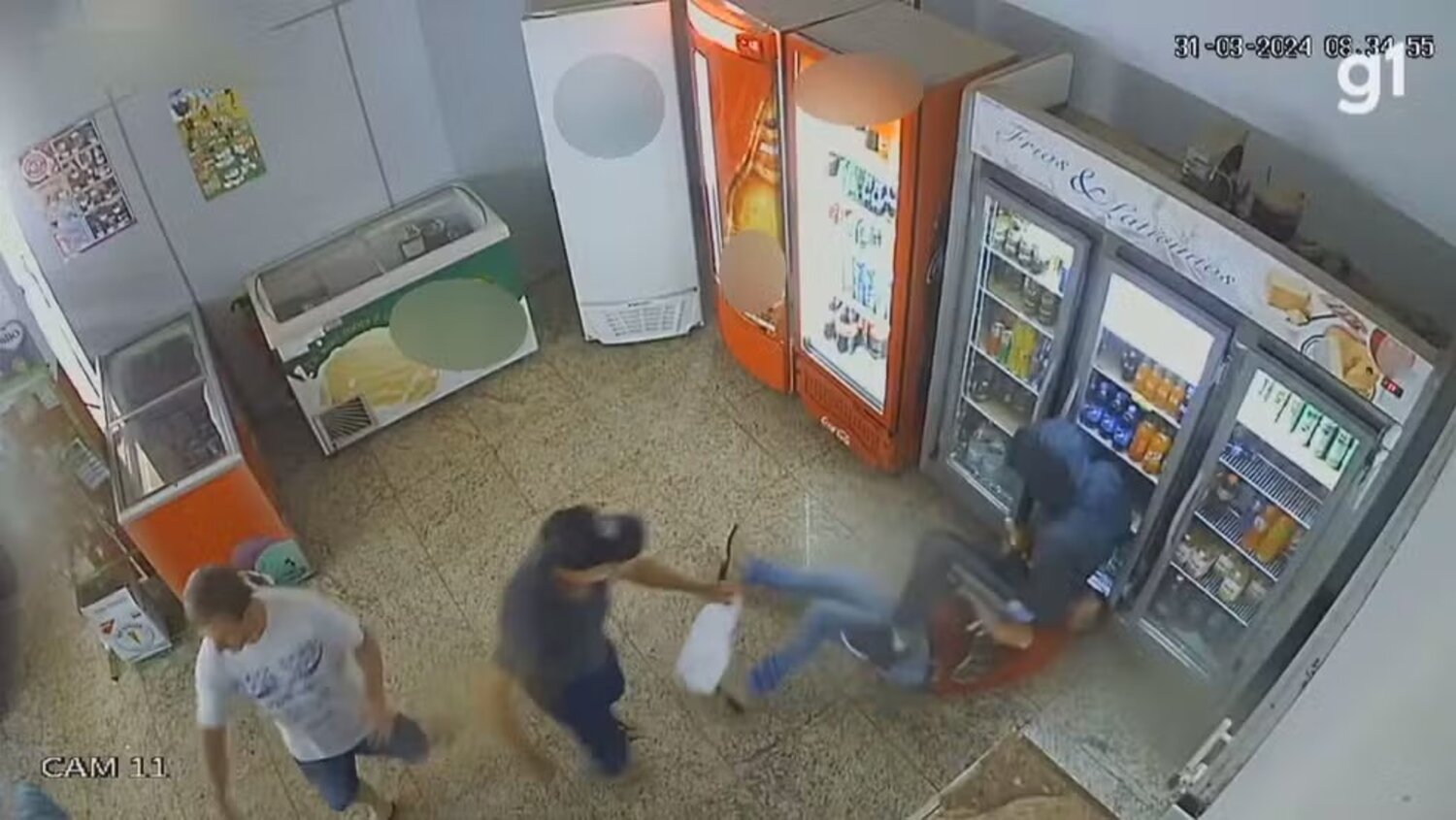 Vídeo pai e filho são mortos a tiros após reagirem a assalto no RS