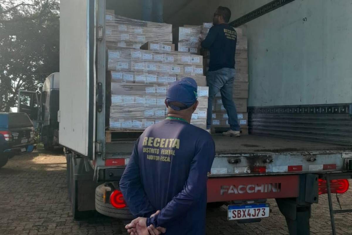 Receita Do Df Apreende Toneladas De Medicamentos Na Br Metr Poles