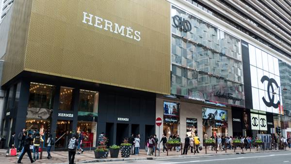 vitrines Hermès e Chanel, na China