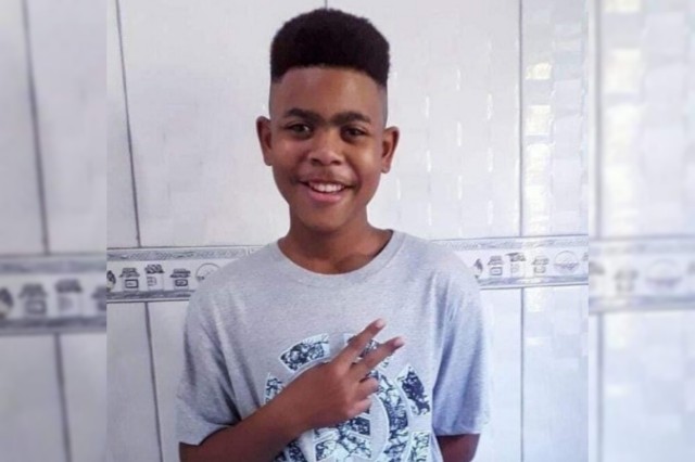 jovem de 14 anos assassinado pela policia no Rio de Janeiro