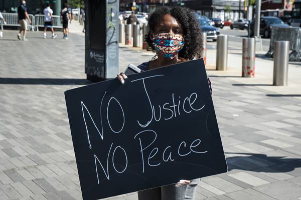 protesto contra o racismo e a truculência policial, depois da morte de George Floyd