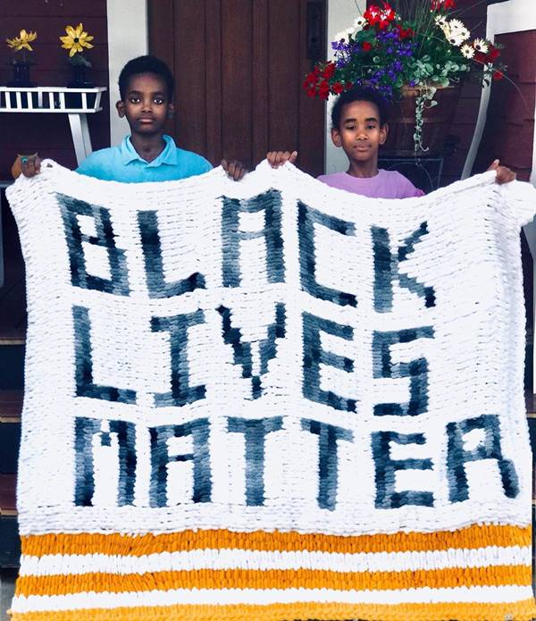 Manta Black Lives Matter de crochê de Jonah Larson 