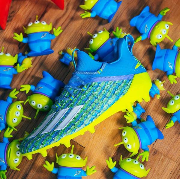 Tênis da Adidas inspirado em Toy Story