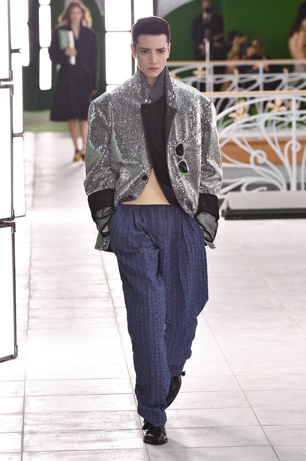 Look na passarela da Louis Vuitton de primavera/verão 2021