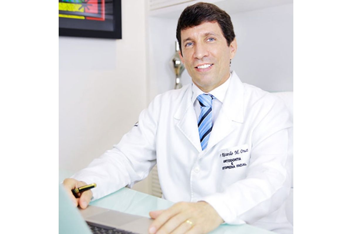 Dentista Ricardo Machado Cruz