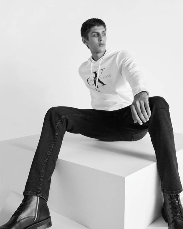 Modelo em campanha da Calvin Klein