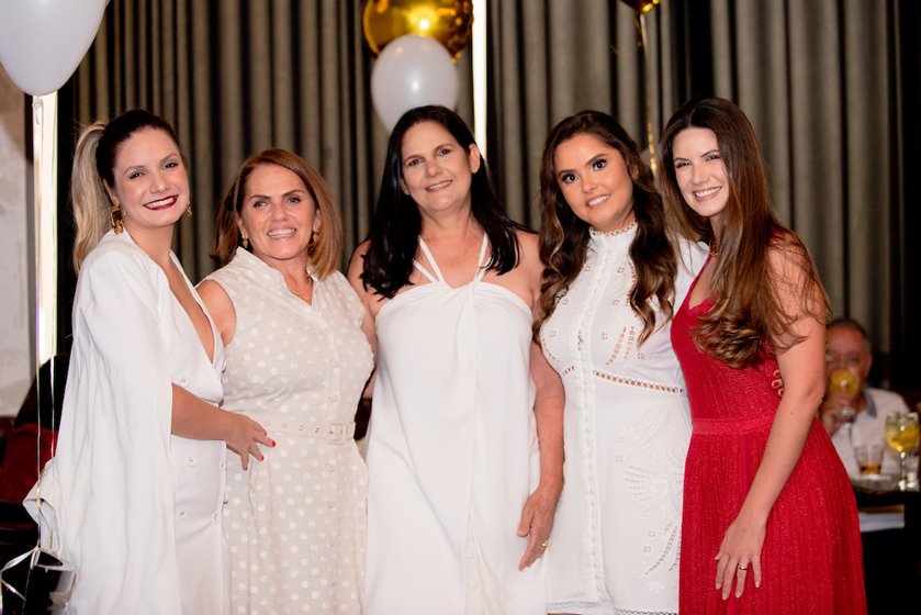 Swamine Lemes, Aloiza Oliveira, Marilda Lemes, Roberta Cintra e Yasmin Lemes Cintra