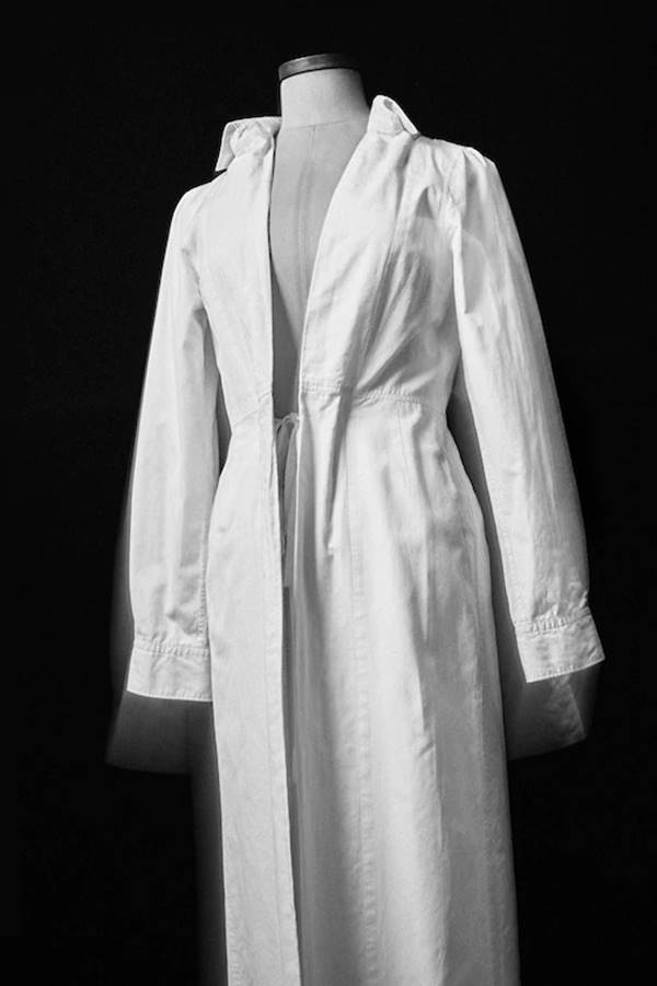 Vestido de algodão branco da Comme des Garçons, de 1992
