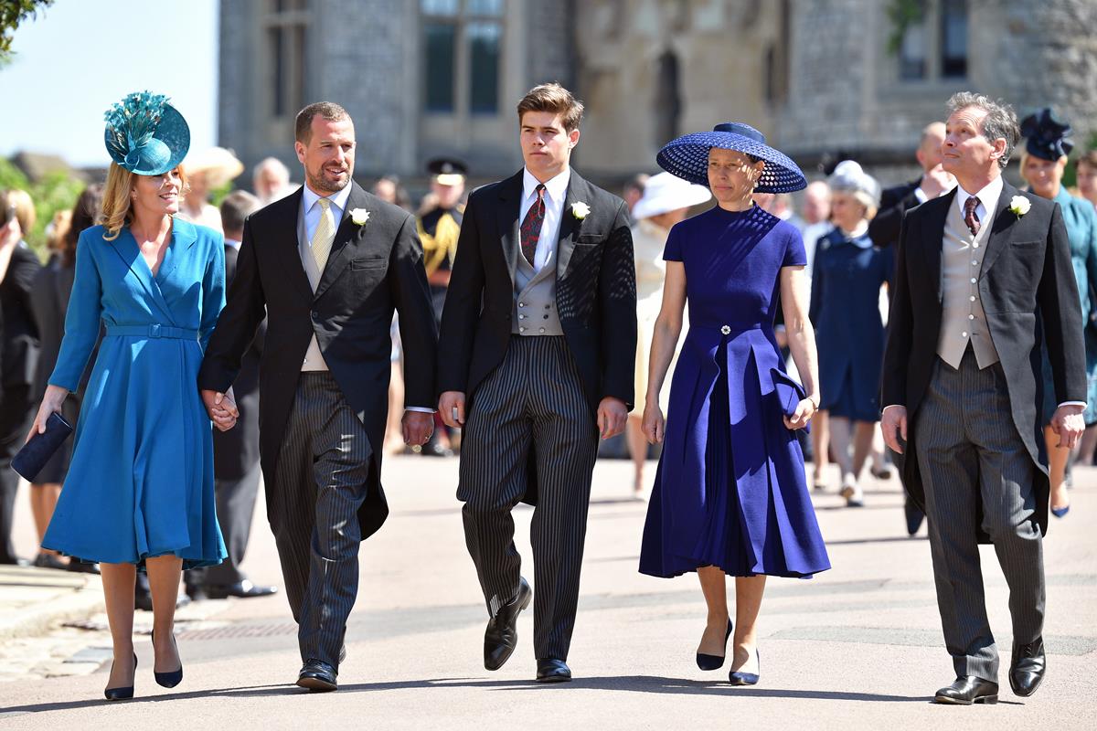 Autumn Phillips, Peter Phillips, Arthur Chatto, Lady Sarah Chatto e Daniel Chatto no casamento do príncipe Harry e Meghan Markle, em 2018