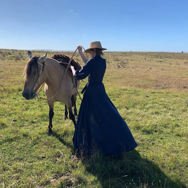 Gabriela Hearst com cavalo