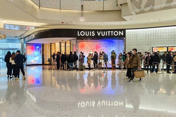 Fachada de loja da Louis Vuitton na China