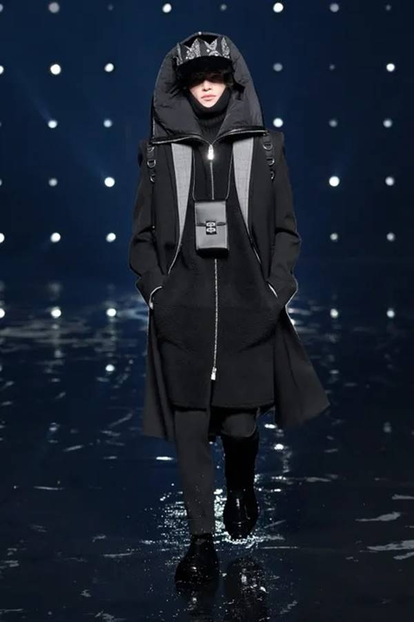 Look da coleção de outono/inverno 2021 prêt-à-porter da Givenchy