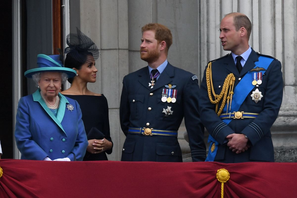 Rainha Elizabeth, Meghan Markle, príncipes Harry e William