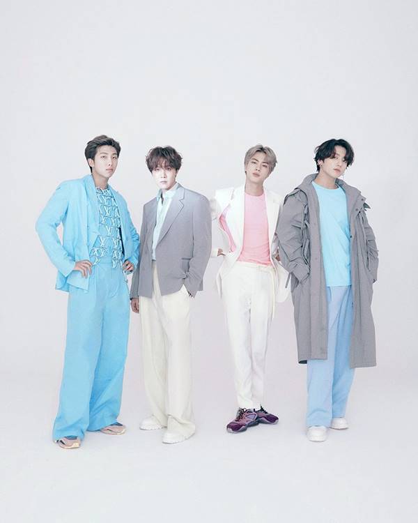 RM, J-Hope, Jin e Jungkook, do BTS, vestindo Louis Vuitton