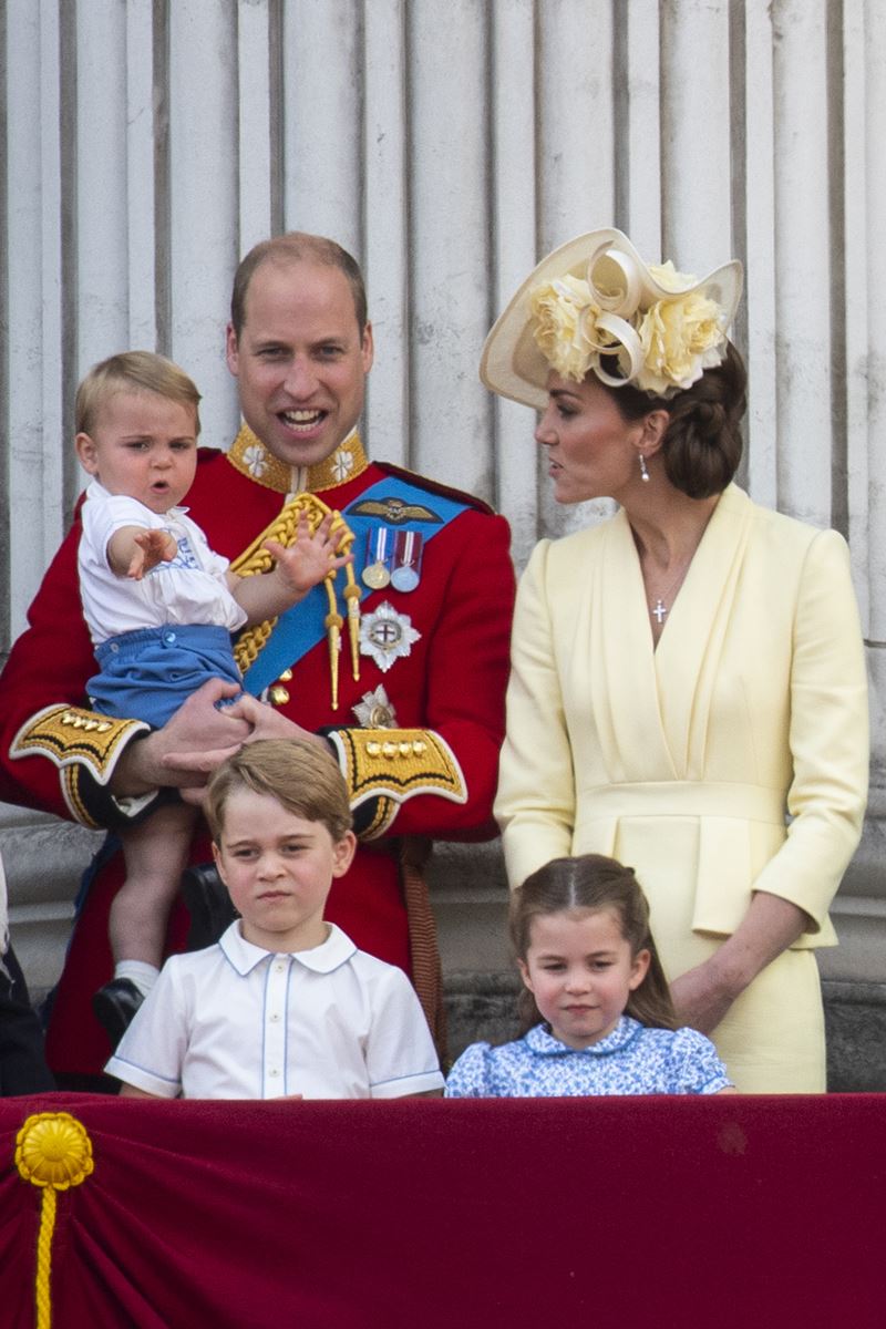 Príncipe William e Kate Middleton com Louis, George e Charlotte