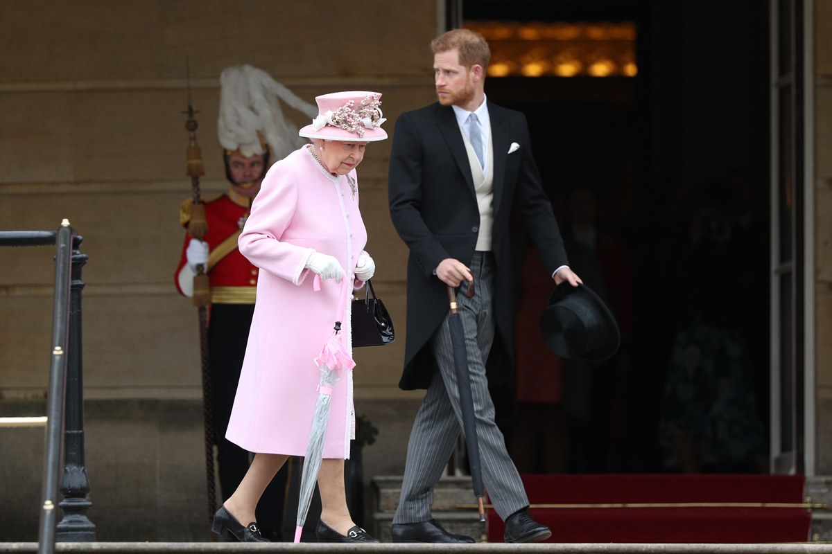 Rainha Elizabeth e principe Harry
