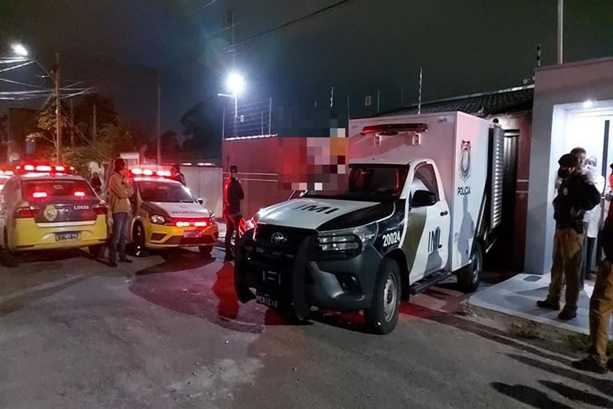 Pr Pais E Filho São Mortos A Tiros Dentro De Casa Outro Filho Foge