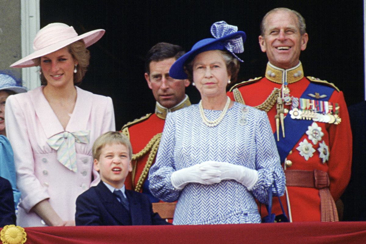 Princesa Diana com o filho William, rainha Elizabeth, Charles e Philip