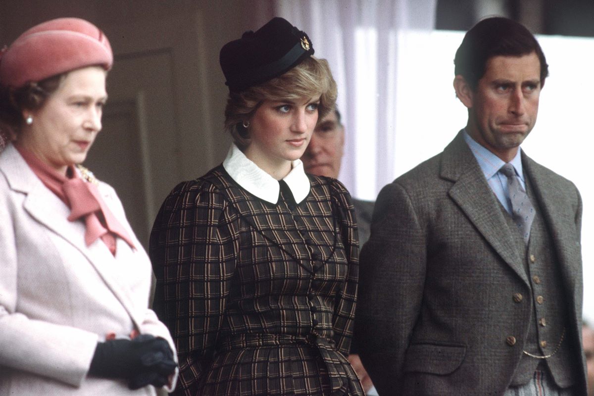 Rainha Elizabeth II, princesa Diana e príncipe Charles