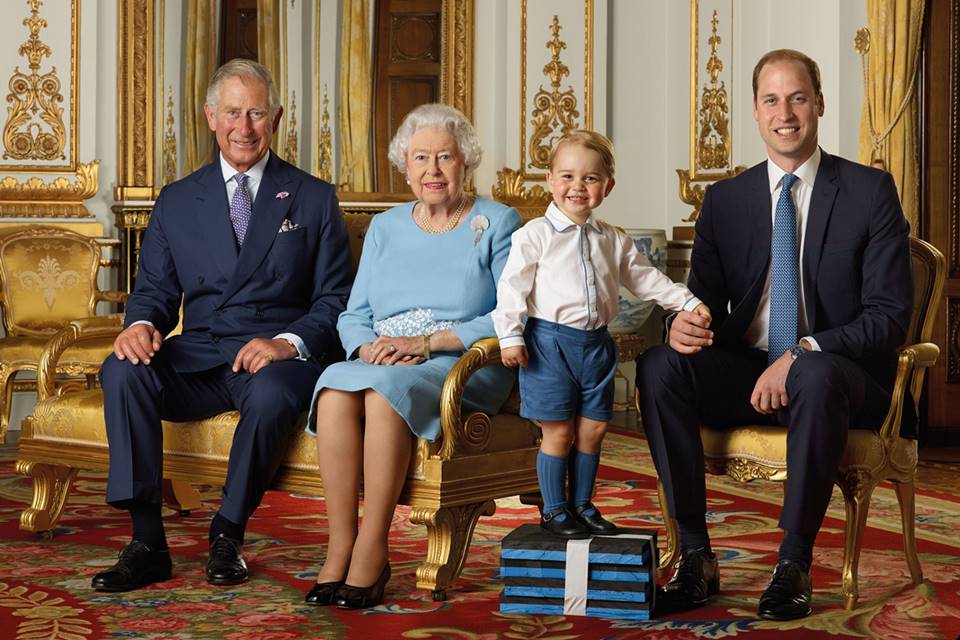Príncipe Charles, rainha Elizabeth, príncipe George e príncipe William