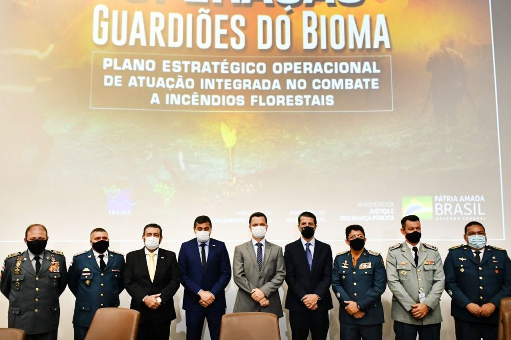 Ao lado do governador do Amazonas, Wilson Lima, o secretário de Segurança Pública, coronel Louismar Bonates, participa neste momento, em Brasília (DF), de solenidade de lançamento do Plano de Atuação Integrada de Combate à Incêndios Florestais, do Governo Federal.