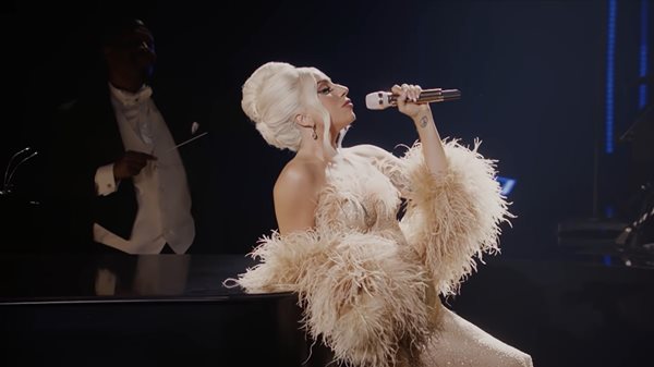 Lady Gaga cantando