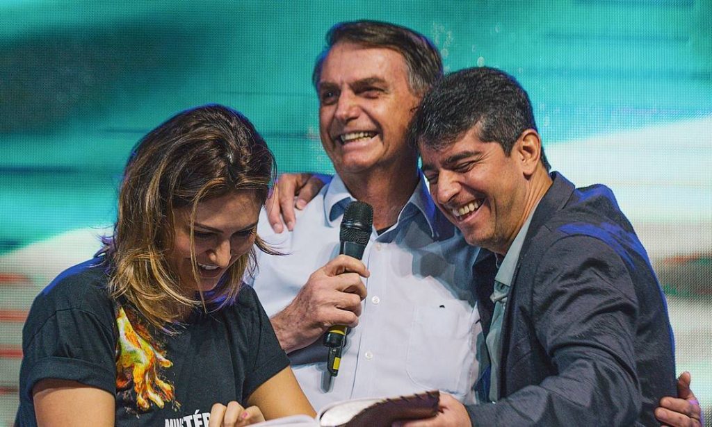 Michelle Bolsonaro, Jair Bolsonaro e o pastor Josué Valandro