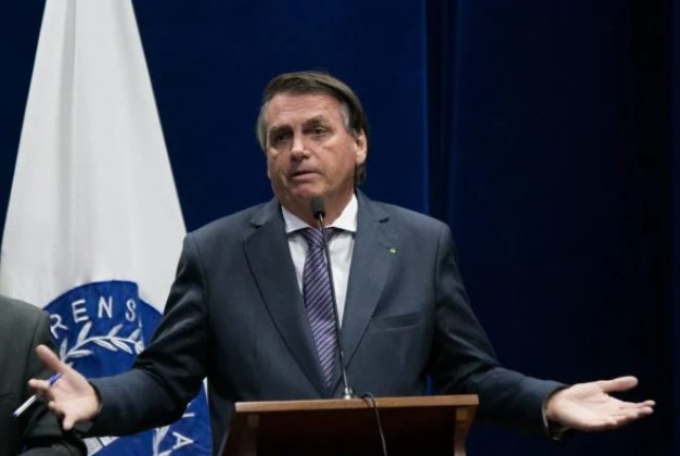Jair Bolsonaro, atual presidente do Brasil para o mandato de 2018 a 2022. Ele tem cabelos curtos, pretos e usa terno e gravata - Metrópoles