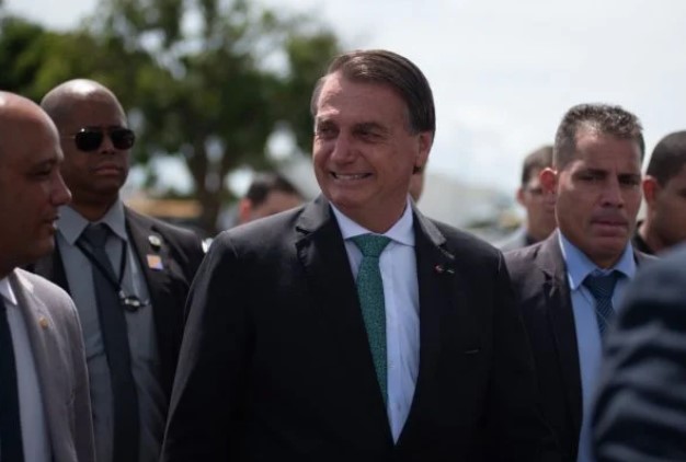Jair Bolsonaro, atual presidente do Brasil para o mandato de 2018 a 2022. Ele tem cabelos curtos, pretos e usa terno e gravata - Metrópoles