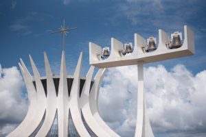 Foto colorida da Catedral de Brasília