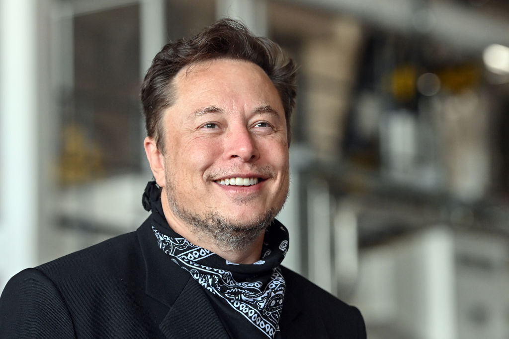 Elon Musk, empresário naturalizado estadunidense. Ele tem cabelos escuros, pele clara e olhos claros- Metrópoles