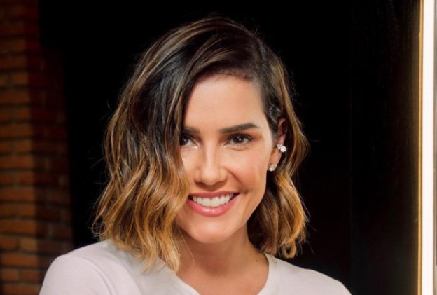 Deborah Secco, atriz brasileira. Ela tem pele clara, cabelos lisos e olhos escuros - Metrópoles