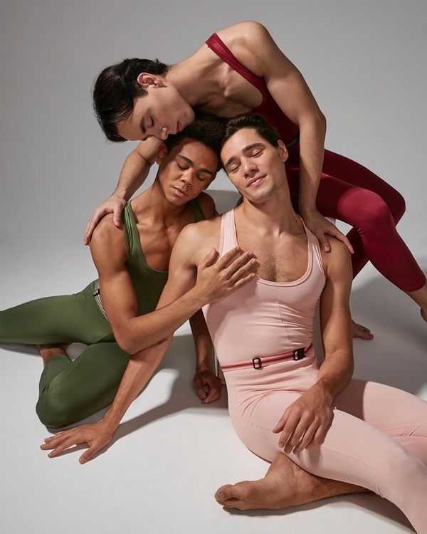 Na imagem com cor, modelos usam peças da Furlan Dancewear