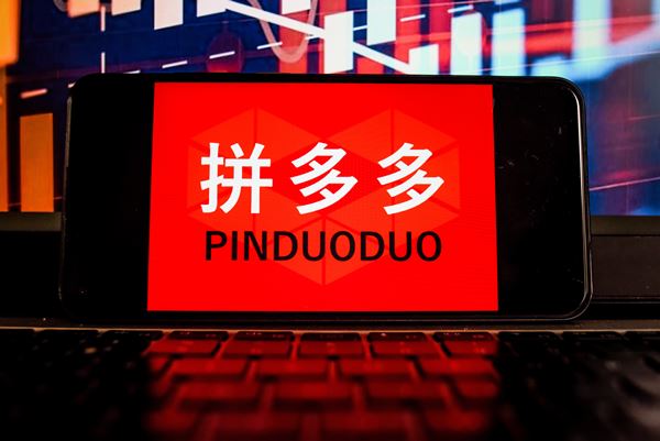 Na imagem com cor, Pinduoduo estreou no mercado norte-americano