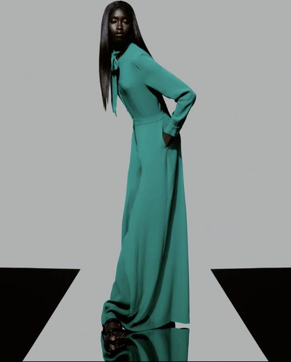 Coleção de fim de ano by Carol Bassi, Na imagem, modelo usa look verde - Metrópoles