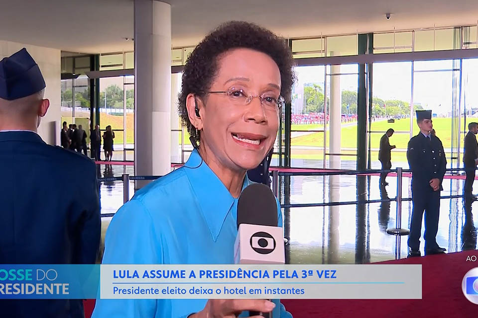 A jornalista Zileide Silva, da Globo, durante a transmissão da posse do presidente Lula - Metrópoles