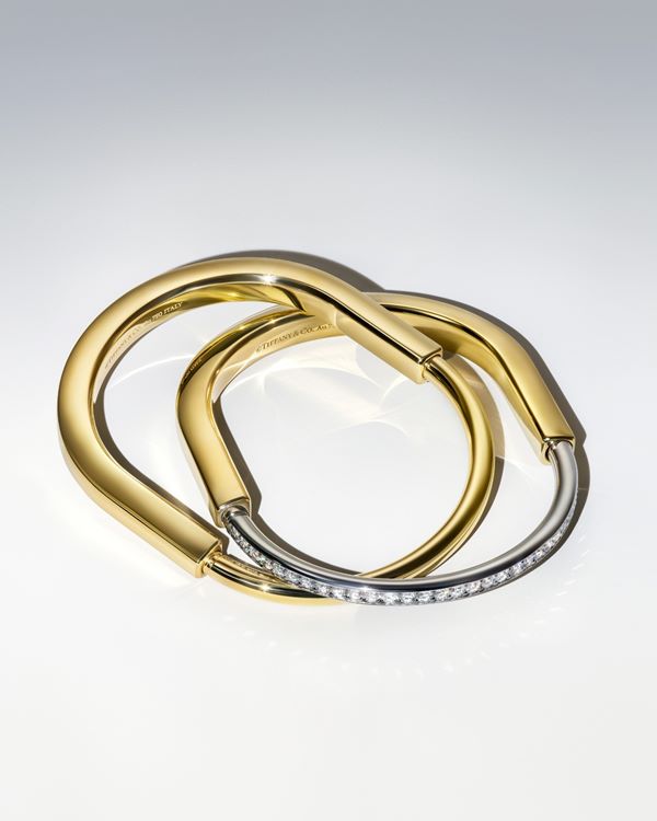 Na imagem com cor, pulseira da coleção Lock da Tiffany - Metrópoles 