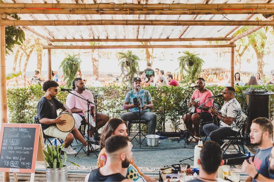 Pagode ao vivo no bar