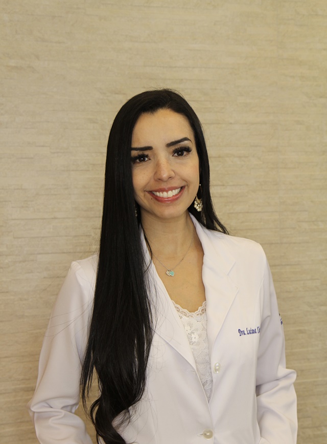 A médica ginecologista e obstetra Luciana Côrtes