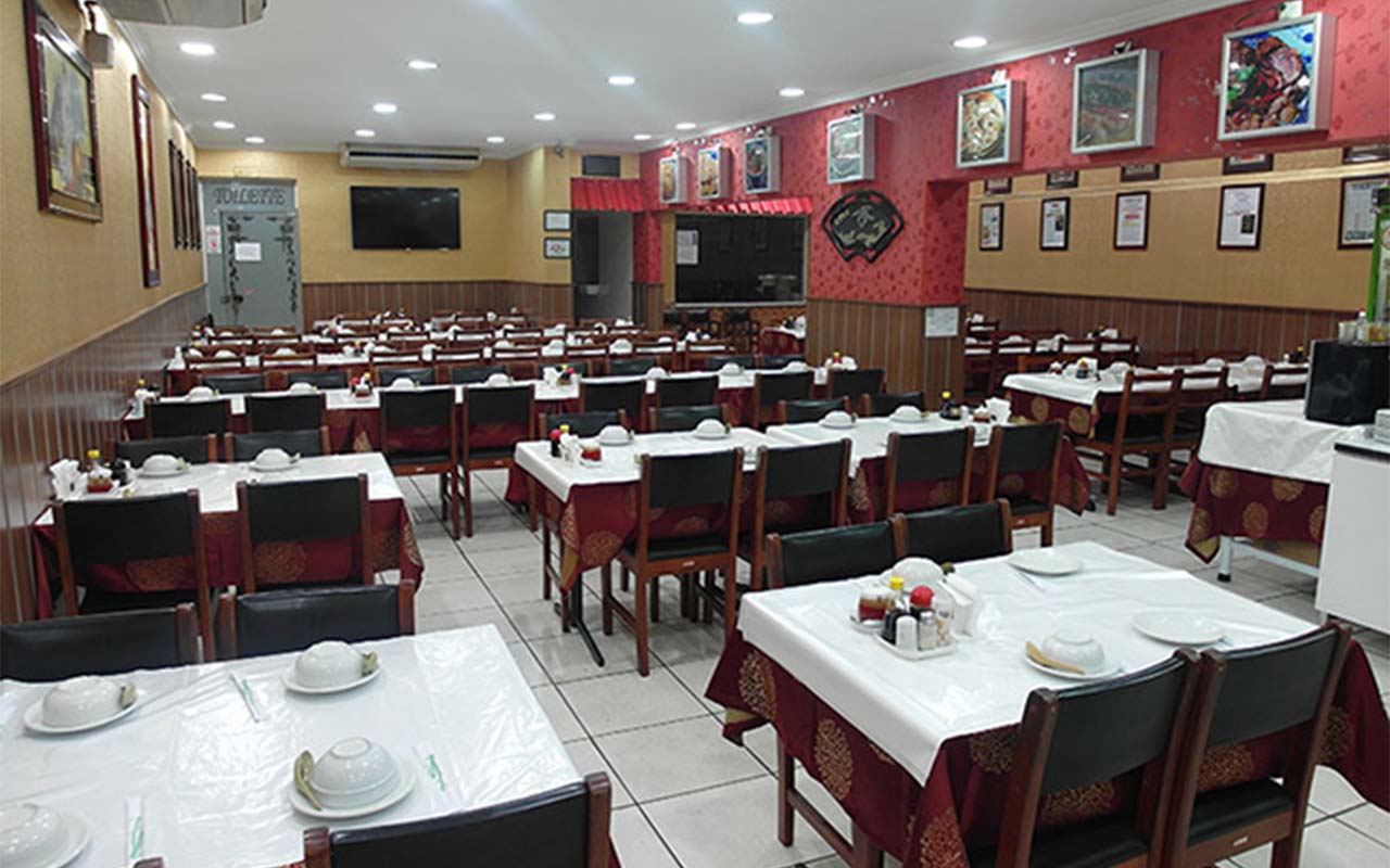 Salão do restaurante chinês Rong He, em SP